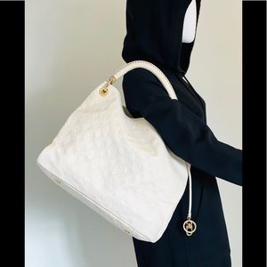 AUTHENTIC Louis Vuitton MM Artsy Hobo